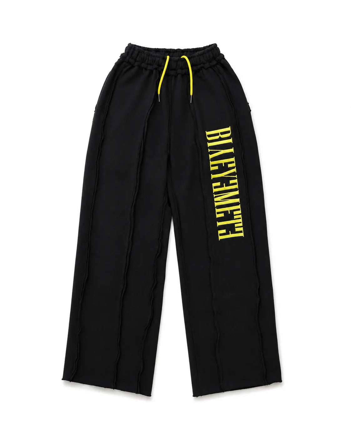 PANTALÓN OVERSIZE 550 GSM — COSTURAS EXPUESTAS — NEGRO CON LOGO AMARILLO — Negro con logo amarillo