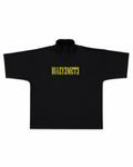 CAMISETA OVERSIZE PREMIUM 355 GSM — CUELLO ALTO — NEGRO CON LOGO AMARILLO — Negro con logo amarillo