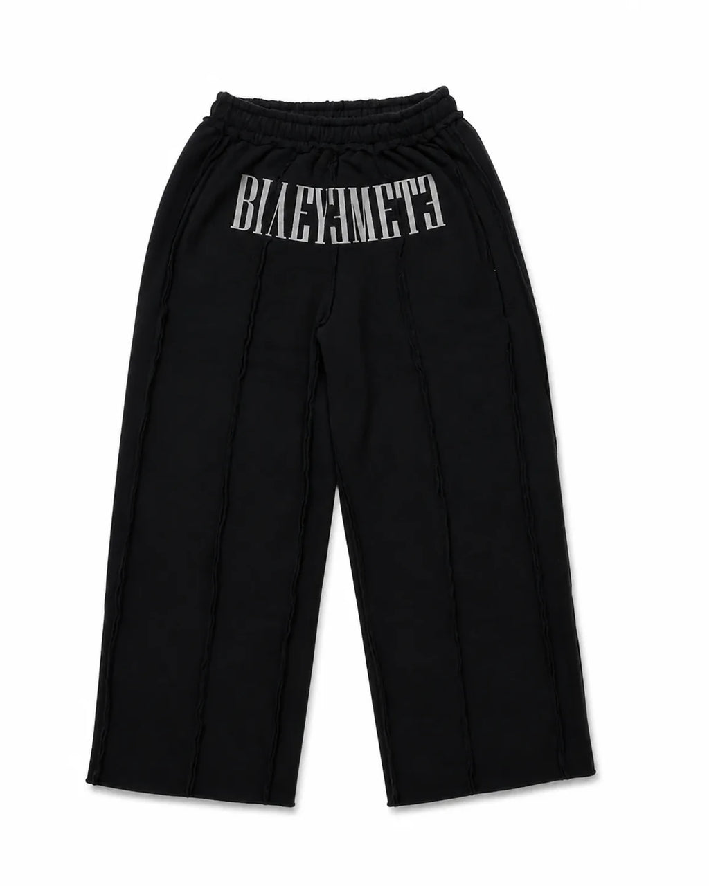 PANTALÓN OVERSIZE 550 GSM — COSTURAS EXPUESTAS — NEGRO BORDADO ENTRE LOS BOLSILLOS — Negro bordado entre los bolsillos
