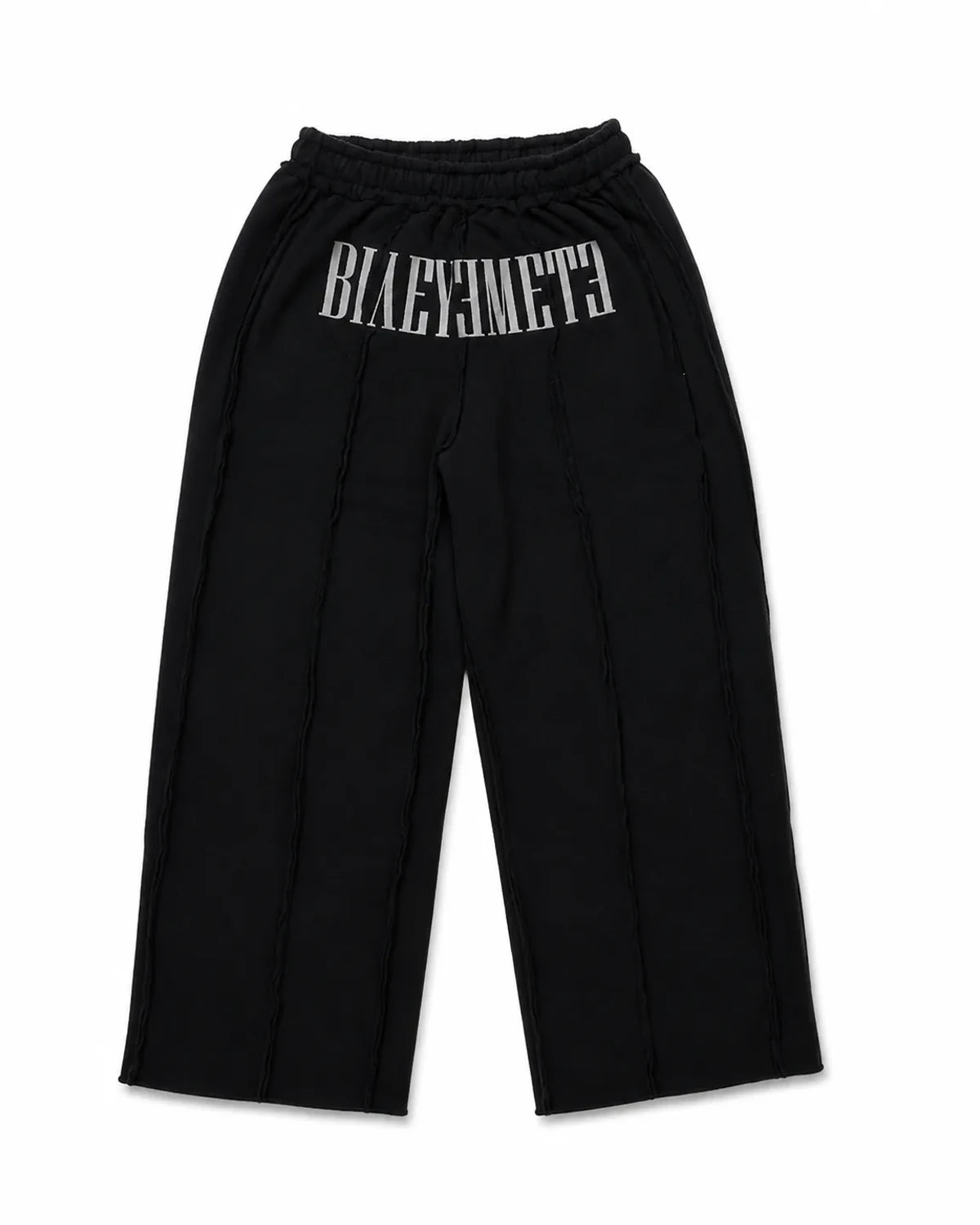 PANTALÓN OVERSIZE 550 GSM — COSTURAS EXPUESTAS — NEGRO BORDADO ENTRE LOS BOLSILLOS — Negro bordado entre los bolsillos
