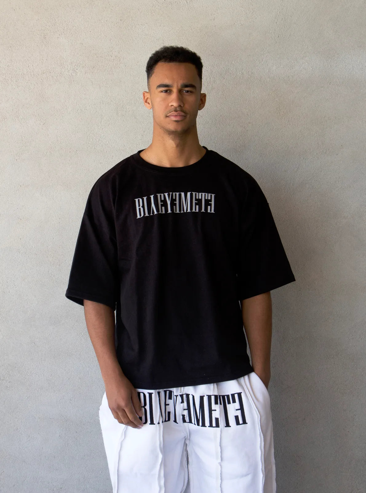 CAMISETA OVERSIZE PREMIUM 355 GSM — CUELLO REDONDO — NEGRO — Negro