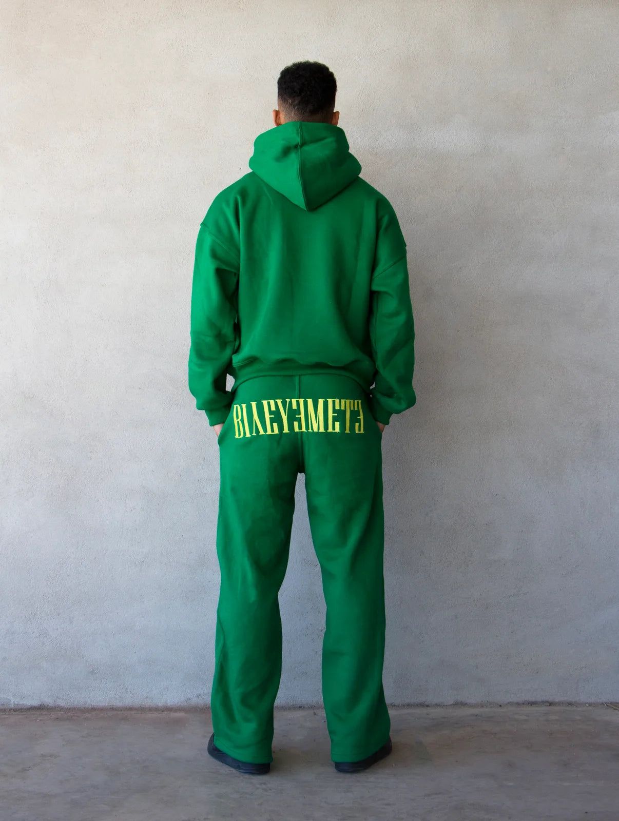 SUDADERA OVERSIZE 550 GSM — SIN COSTURAS EXPUESTAS — VERDE — Verde