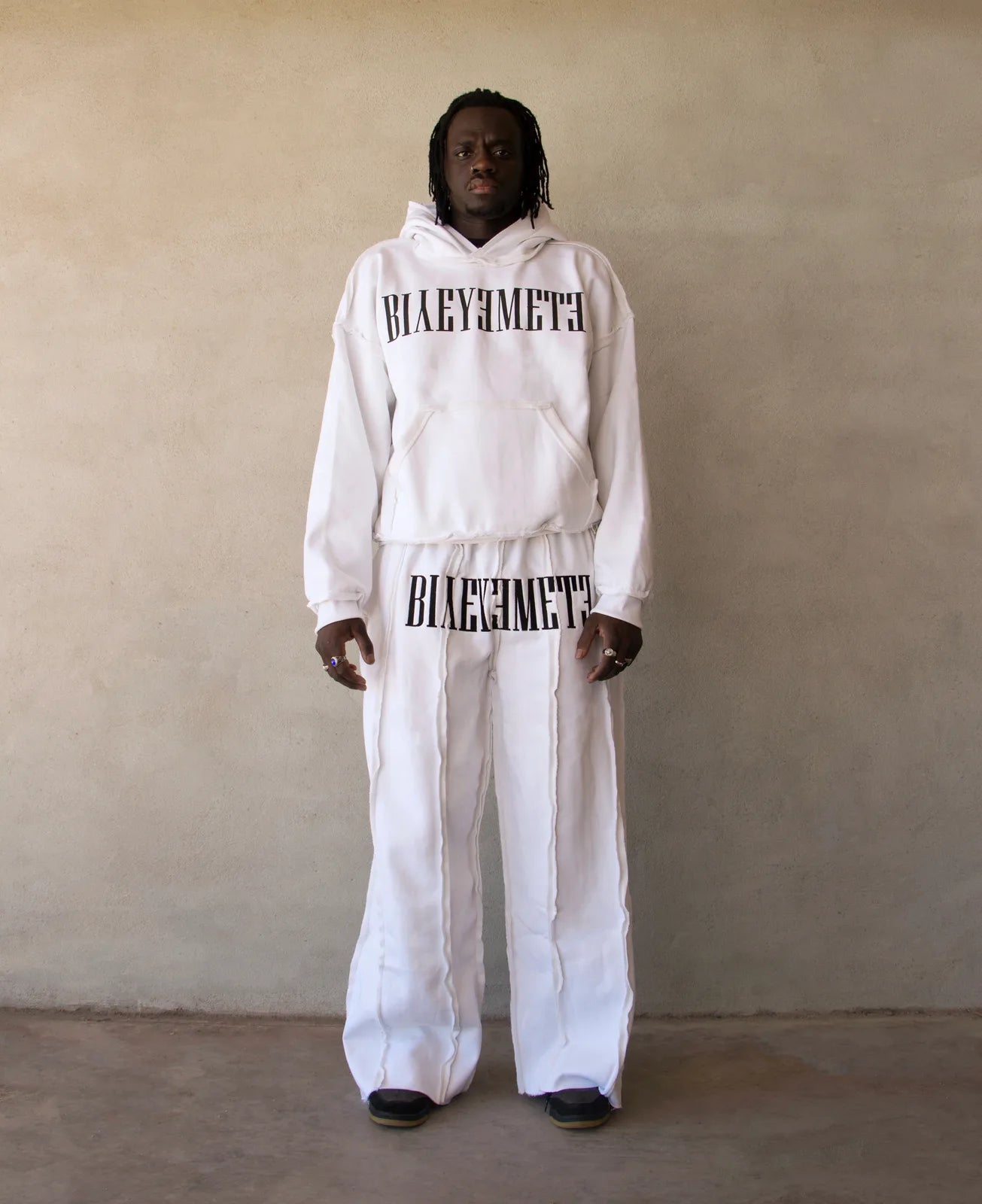 SUDADERA OVERSIZE 550 GSM — COSTURAS EXPUESTAS — BLANCO — Blanco